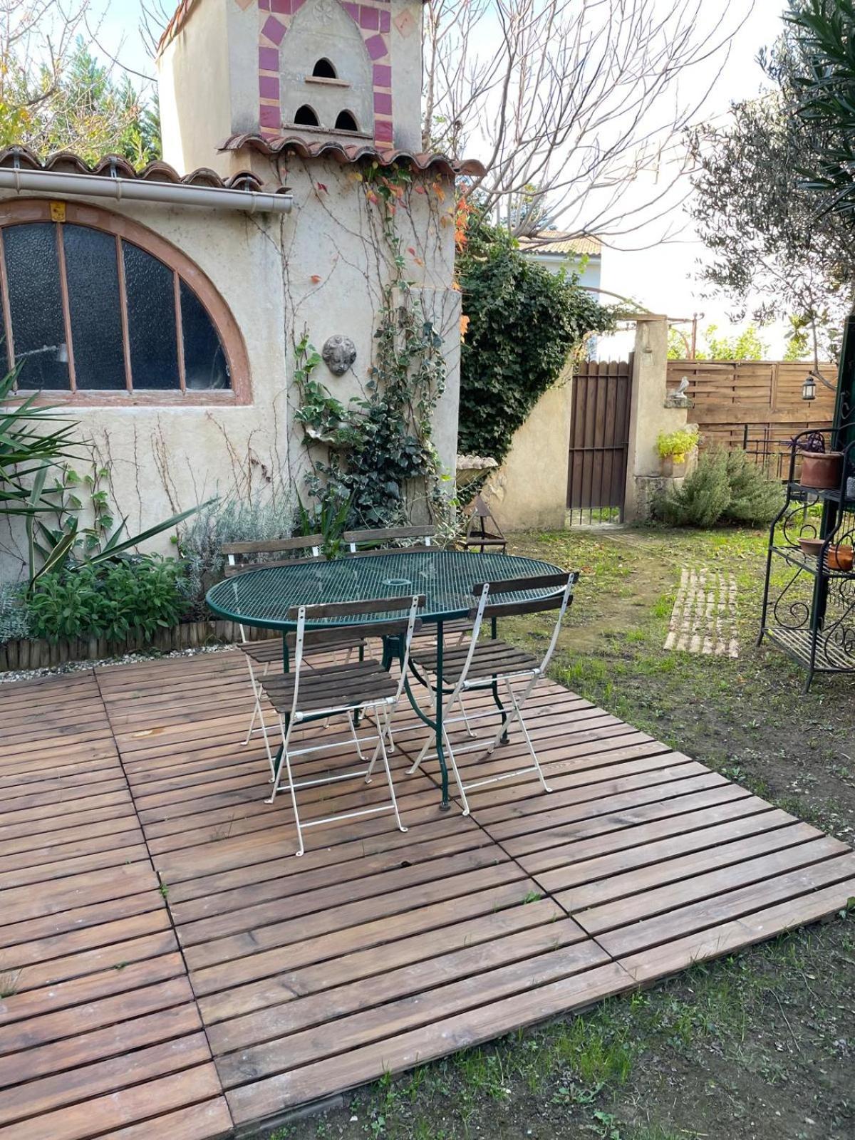 Appartement De Plain-Pied Avec Jardin 亞維農 外观 照片